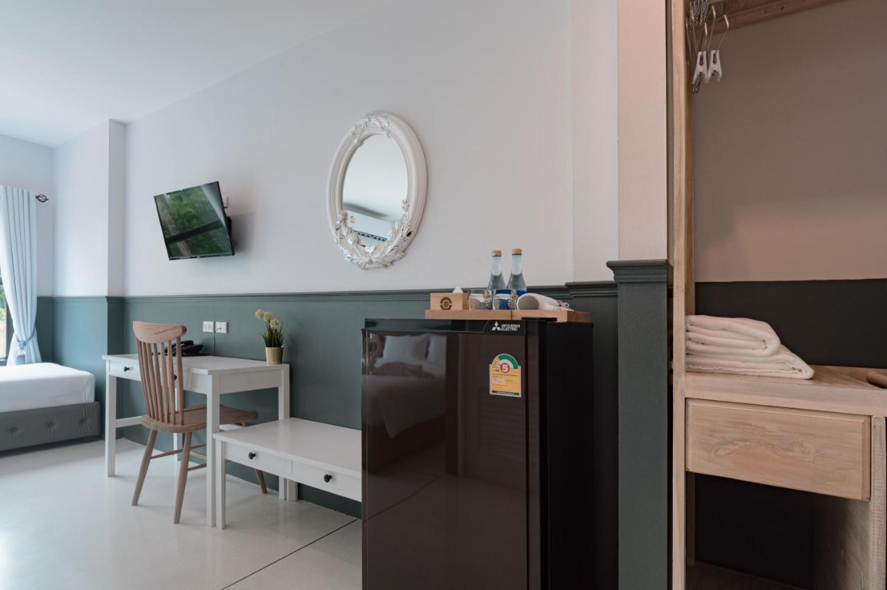 Chanita Hotel Чумфон Екстериор снимка
