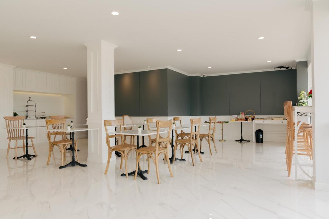 Chanita Hotel Чумфон Екстериор снимка