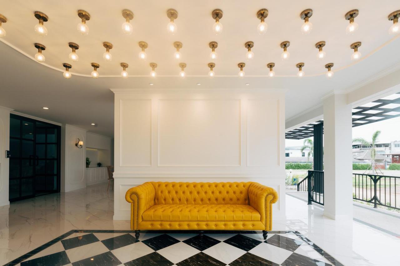 Chanita Hotel Чумфон Екстериор снимка