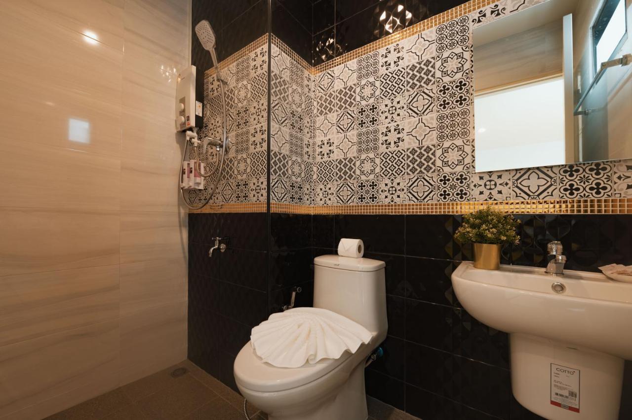 Chanita Hotel Чумфон Екстериор снимка