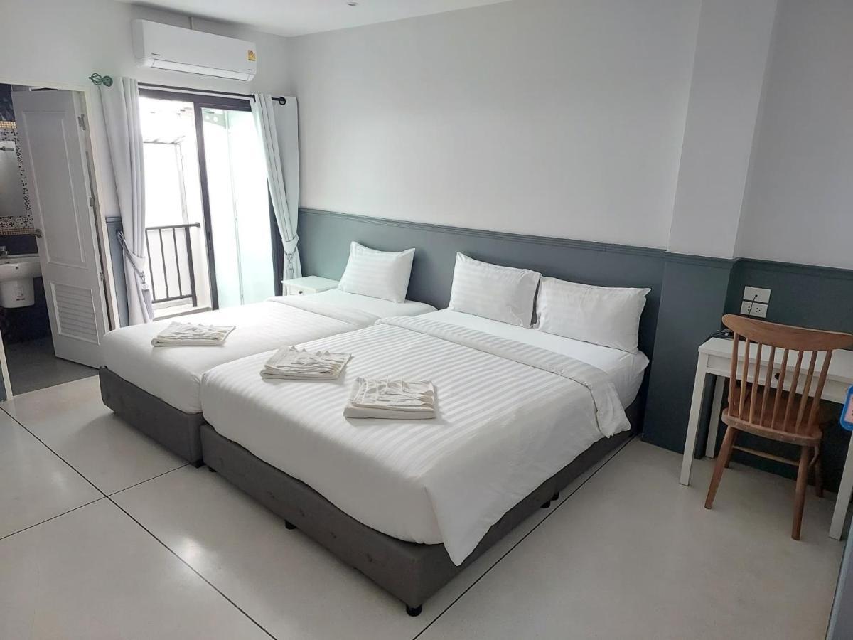 Chanita Hotel Чумфон Екстериор снимка